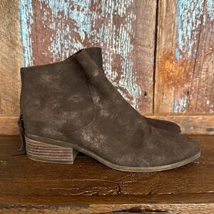 Lucky Brand Lahela Metallic Nubuck Leather Almond Toe Ankle Bootie Size 7